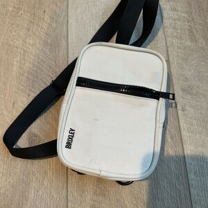 Brixley costal crossbody sling